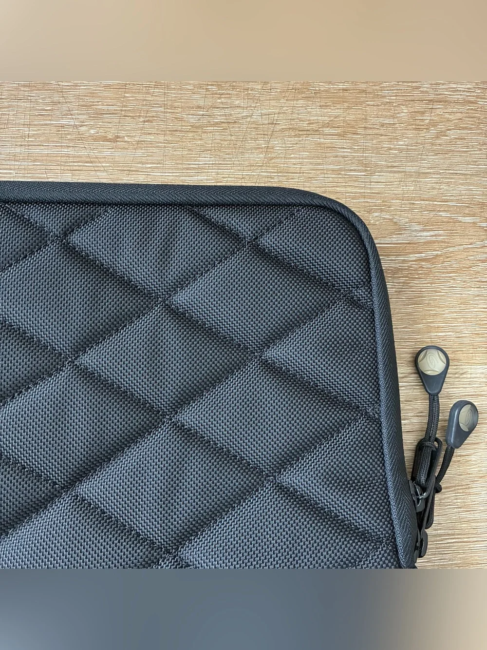 Timbuk2 Quilted Padded Laptop Sleeve Case Black Size Small Zip EUC